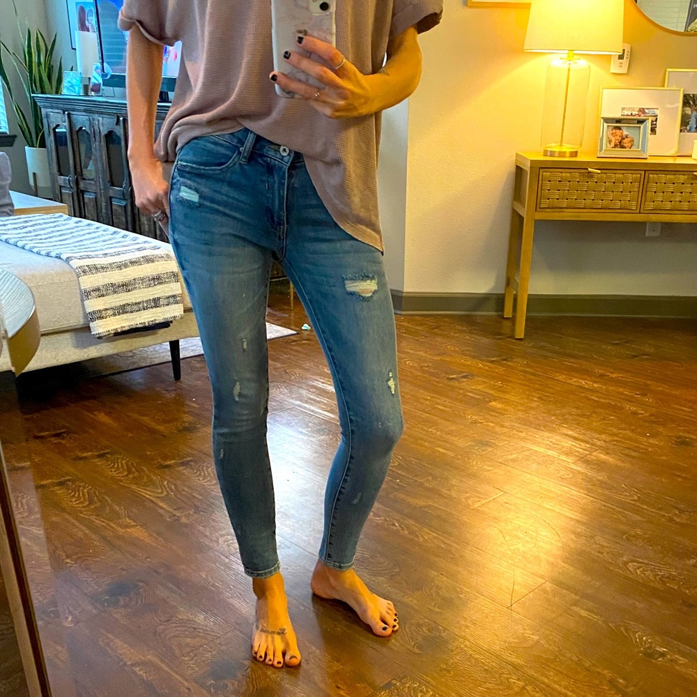 MID RISE DISTRESSED SKINNY SIZE 1-2